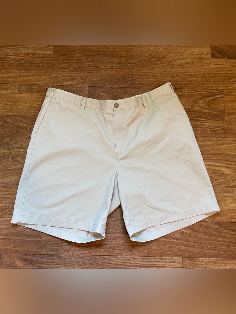 LL Bean Men’s Chino Shorts Size 42 Comfort Waist Khaki 100% Cotton Twill Preppy
